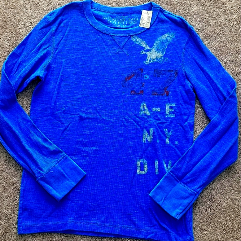 American eagle outfitters men's long sleeve waffle type shirt.  size med. NWT